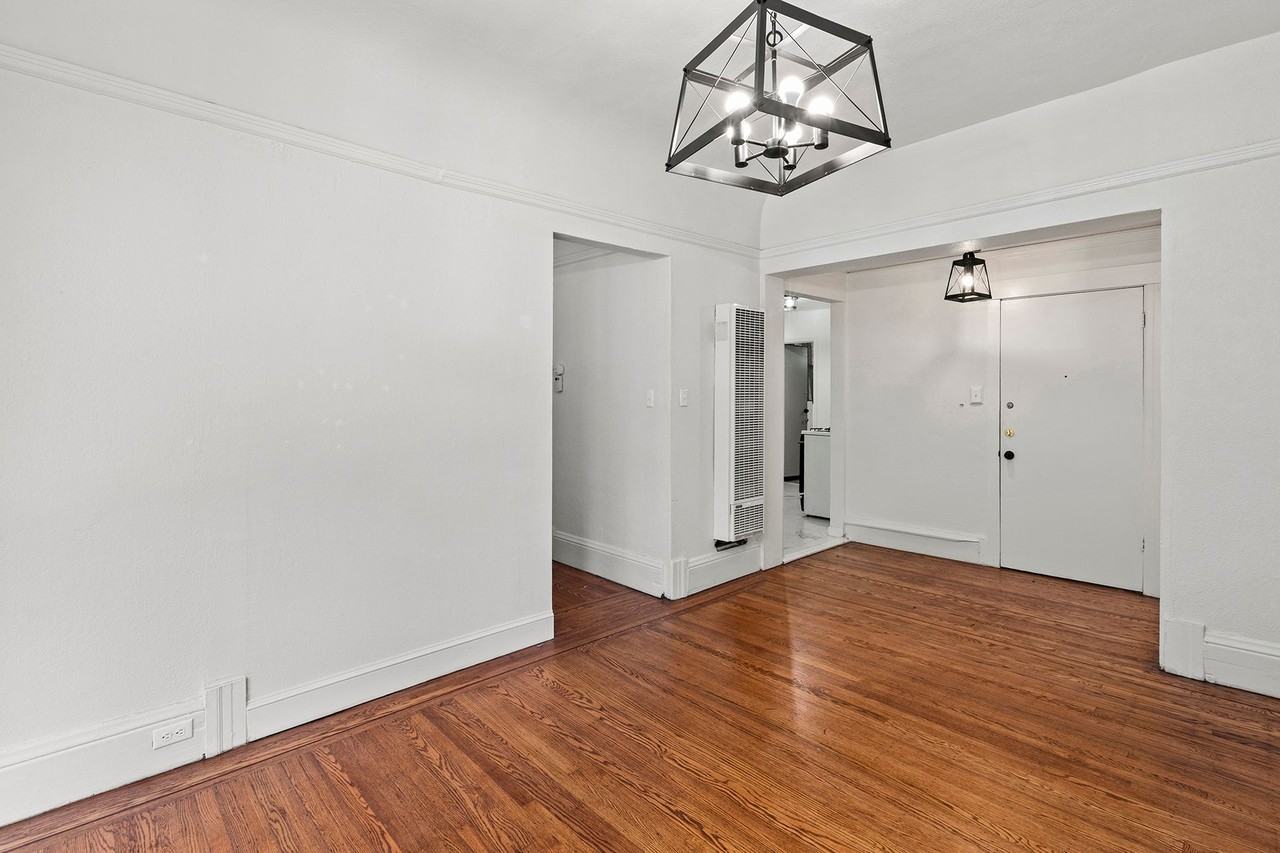 1809 Oak Street - Photo 3 of 16