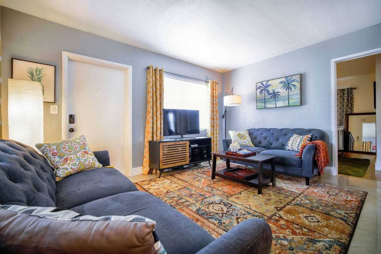 1505 Northwest 7th Terrace - Photo 7 of 20