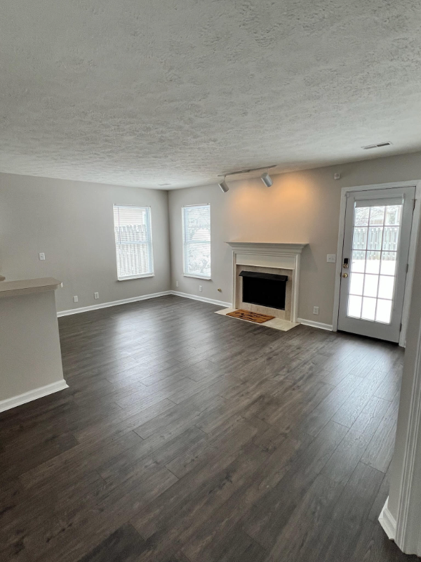 2809 Summer Hollow Ln - Photo 4 of 12