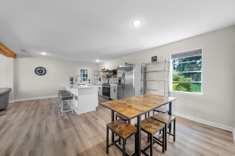 1528 East Devine Street - Photo 3 of 20