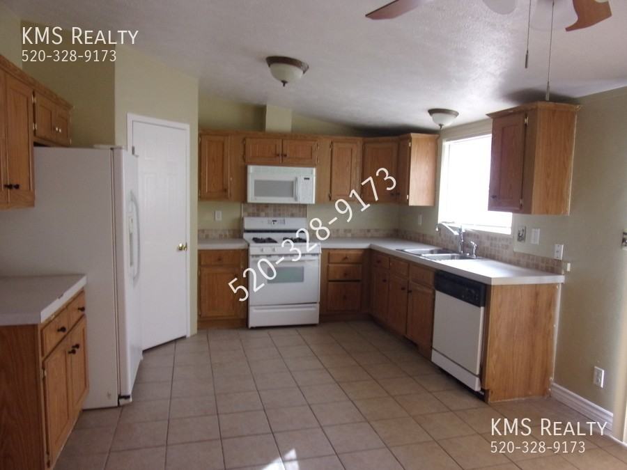 5737 S Jones Ave - Photo 7 of 38