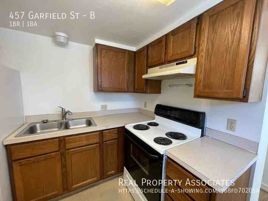 457 Garfield Street #B - Photo 6 of 8