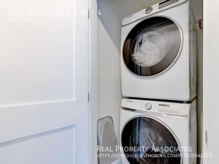 5257 Brooklyn Ave Ne #4 - Photo 7 of 38