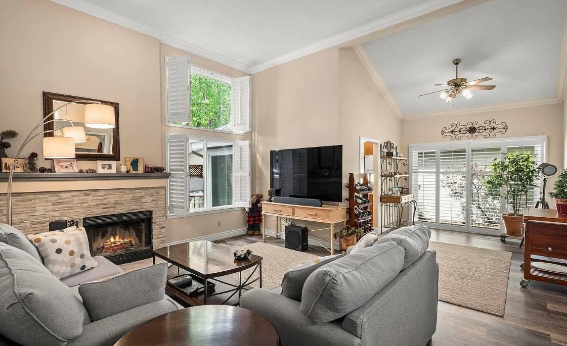 3340 Blackstone Court - Photo 3 of 11