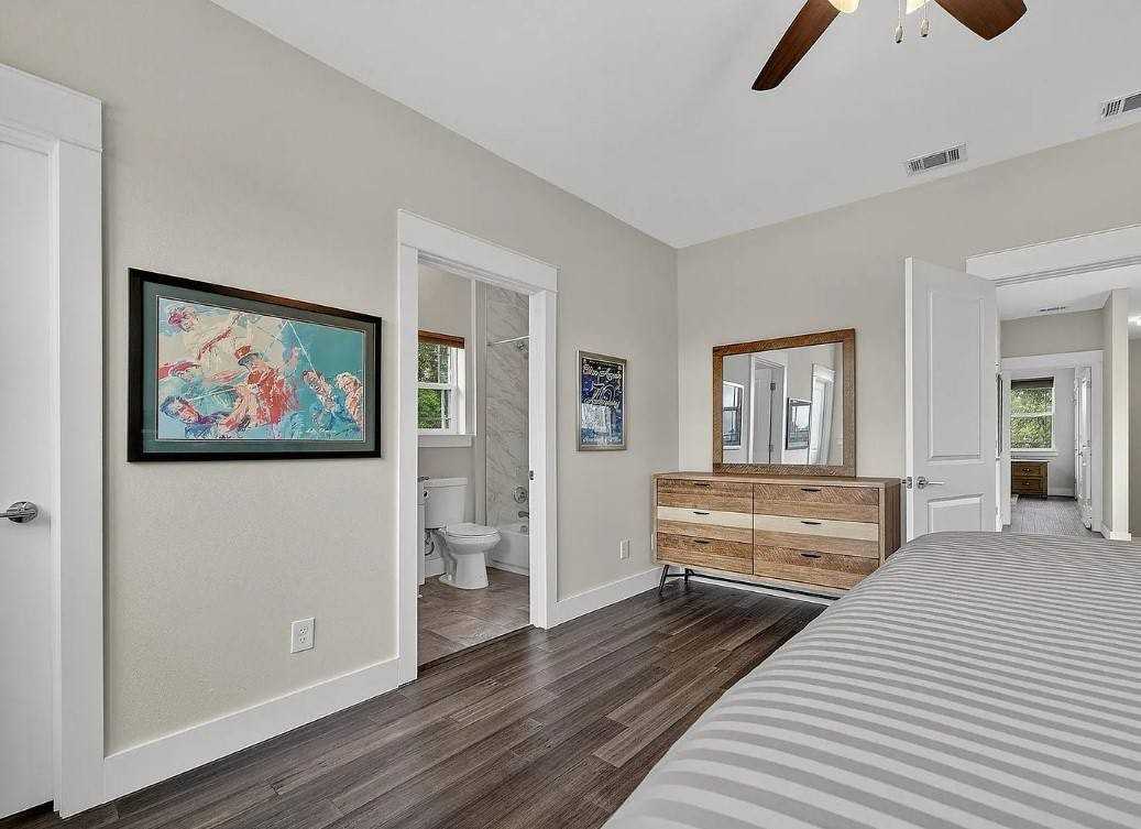 417 West Belmont Street - Photo 3 of 9