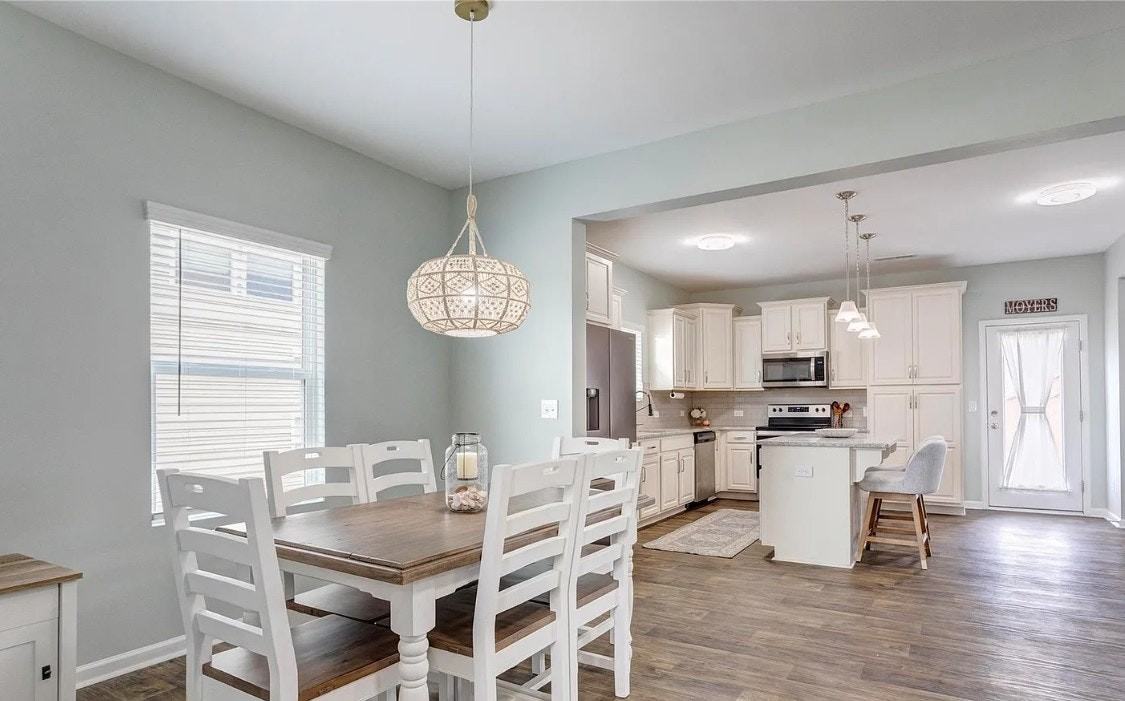 1077 River Haven Avenue SouthWest - Photo 3 of 9