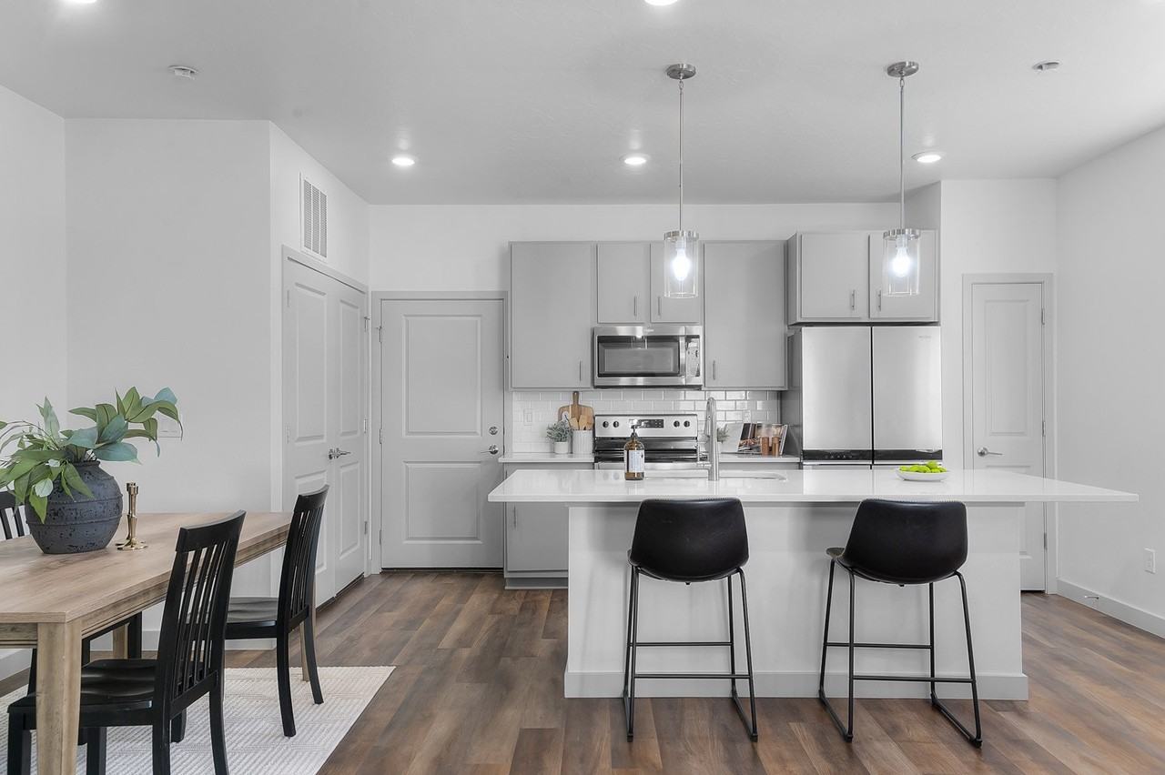 108 East Fairmont Place - Photo 5 of 15