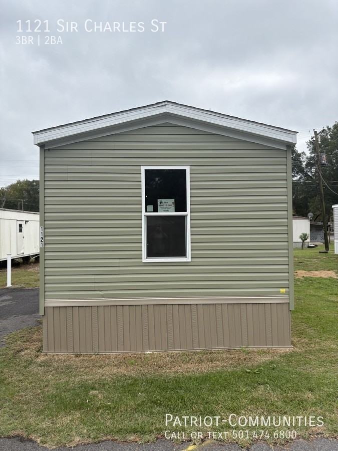 1121 Sir Charles St - Photo 2 of 14