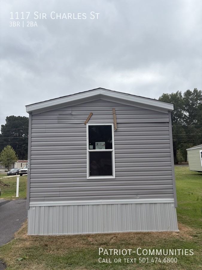 1117 Sir Charles St - Photo 2 of 14