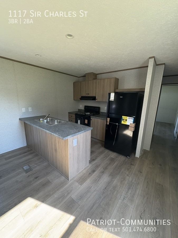 1117 Sir Charles St - Photo 4 of 14