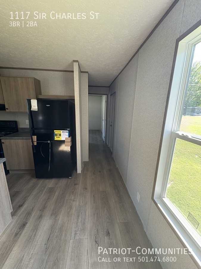 1117 Sir Charles St - Photo 5 of 14