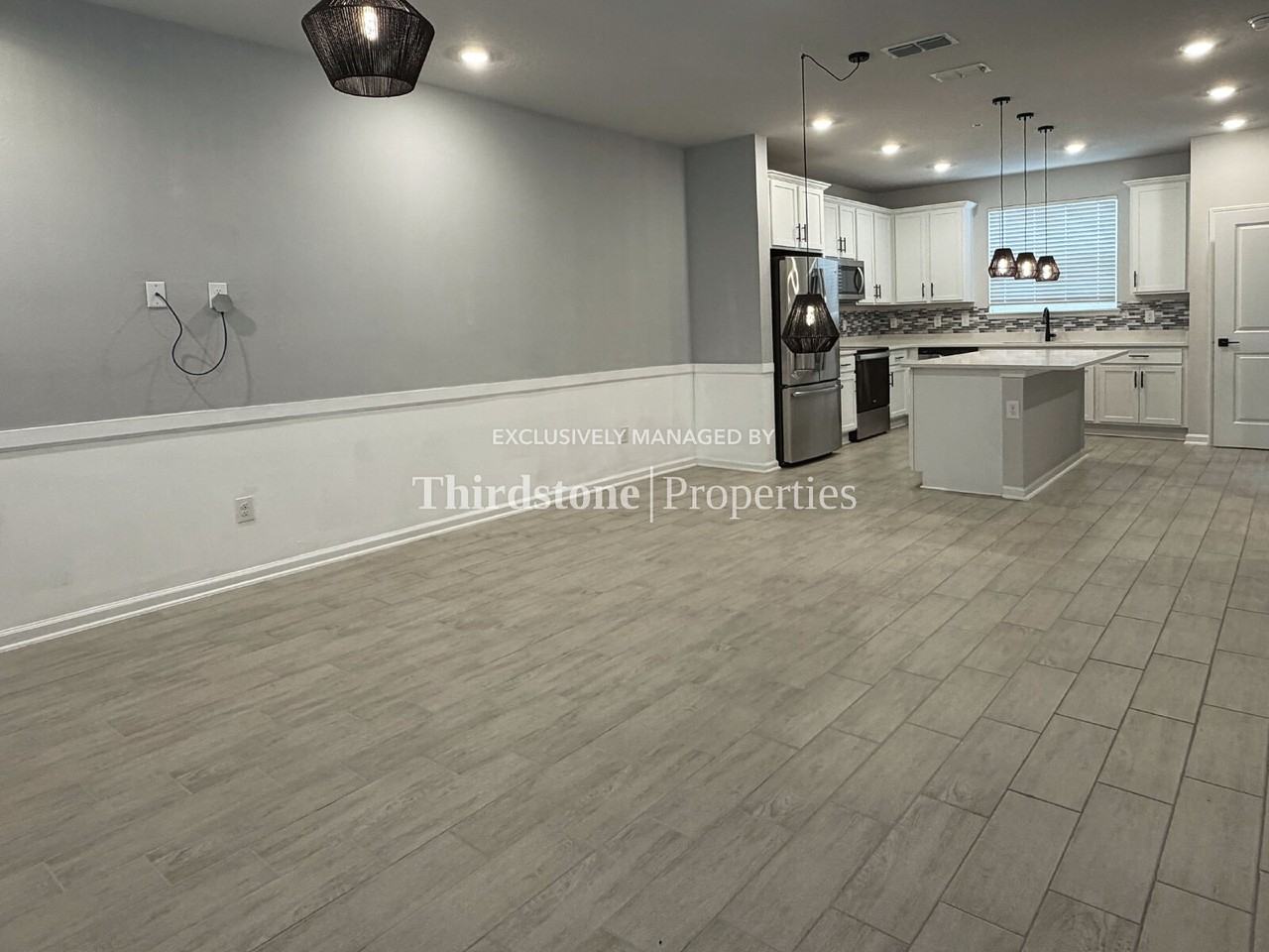 1090 Farwell St - Photo 3 of 41