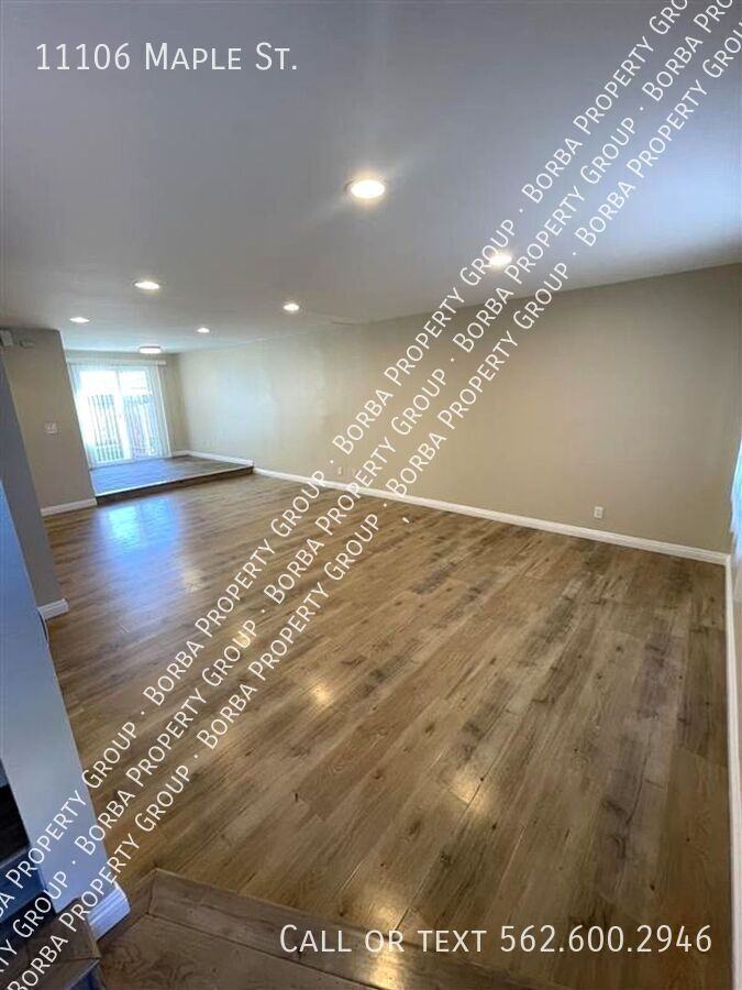 11106 Maple St - Photo 3 of 12