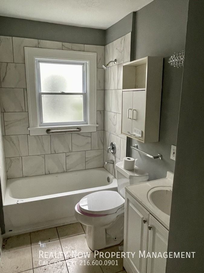 3396 W 117th St 1st Fl #1 - Photo 3 of 11