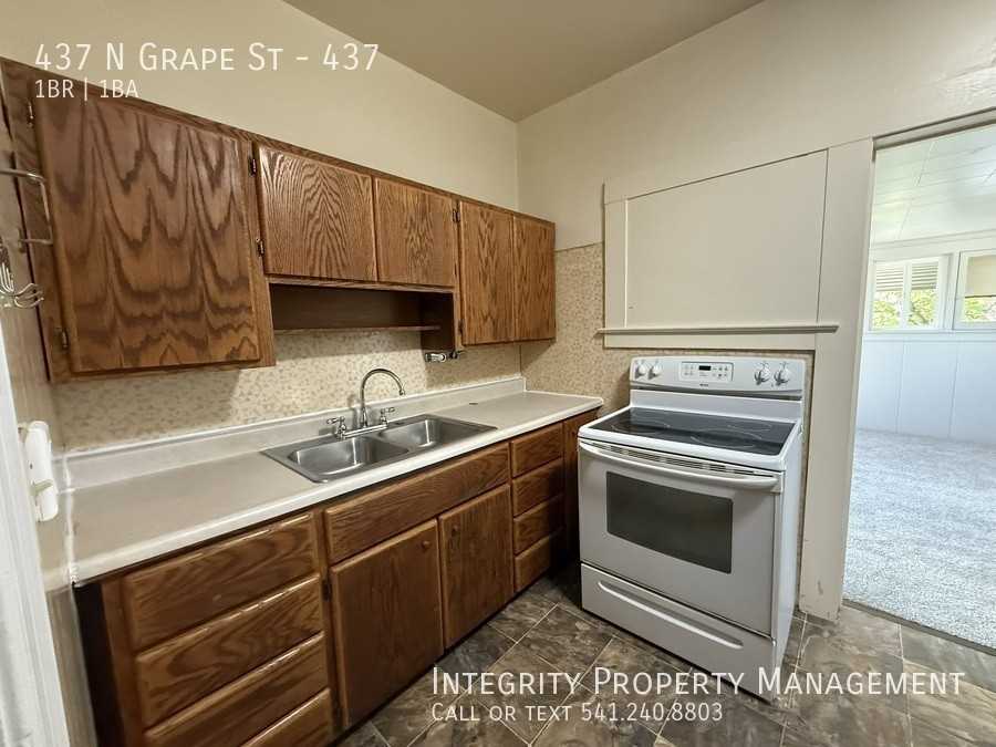 437 N Grape St #437 - Photo 4 of 14