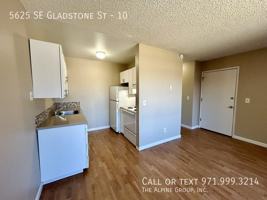 featured image of 5625 Southeast Gladstone Street #10