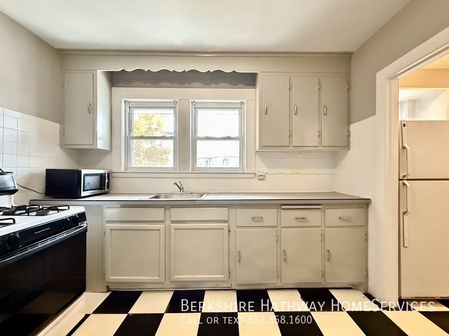 879 Broadway #2 - Photo 4 of 11