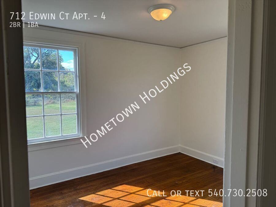 712 Edwin Court #4 - Photo 5 of 9