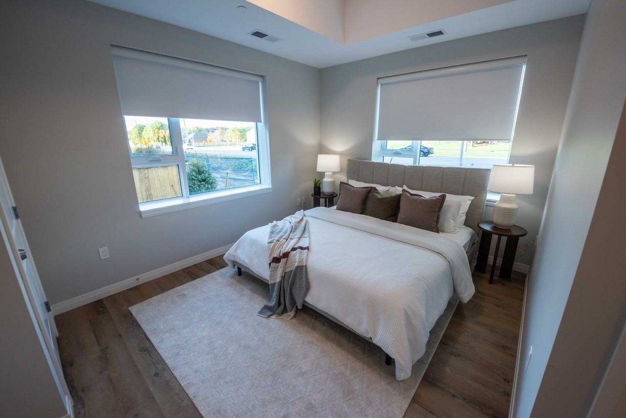 785 Southdale Road West - Photo 3 of 16