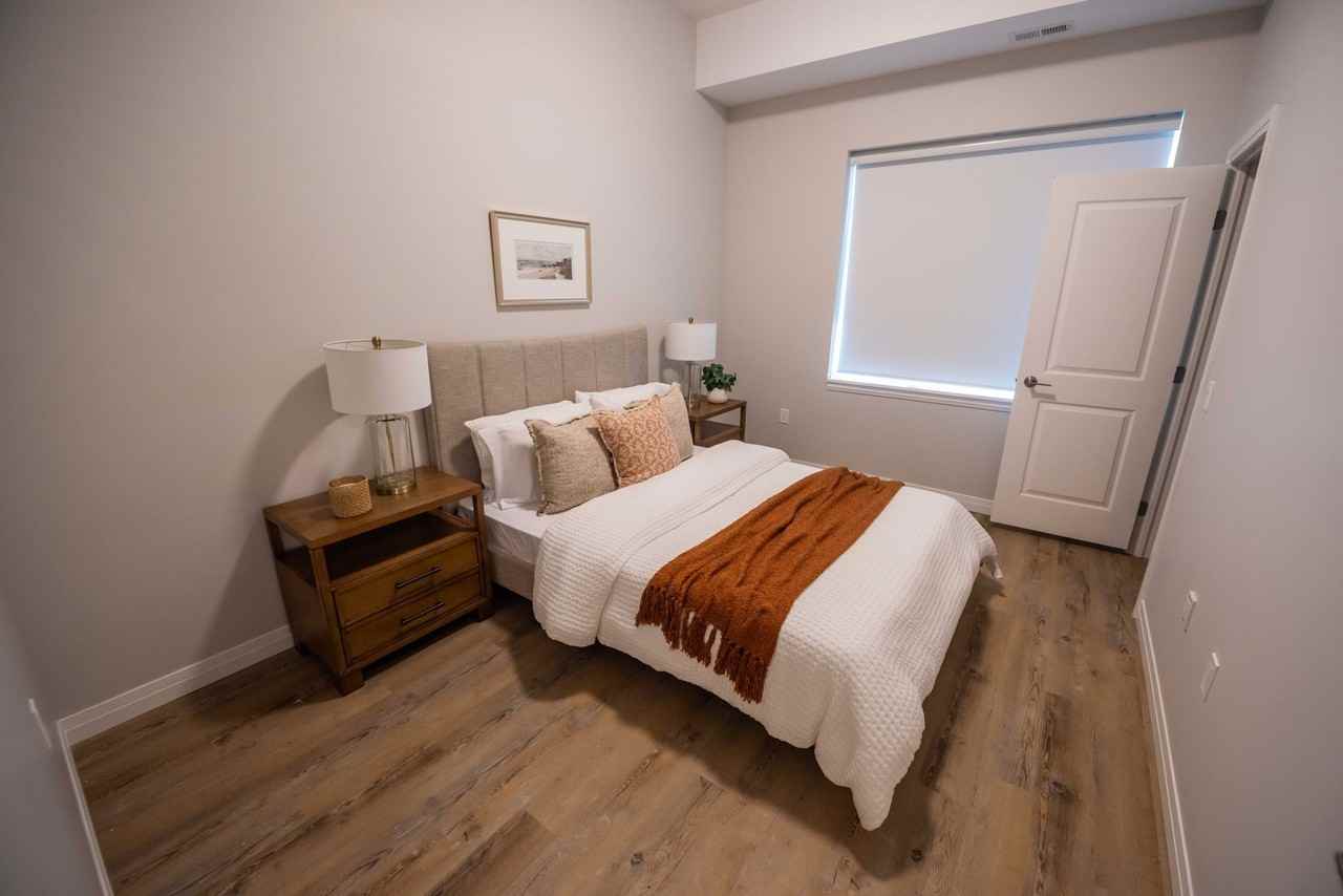 785 Southdale Road West - Photo 4 of 16