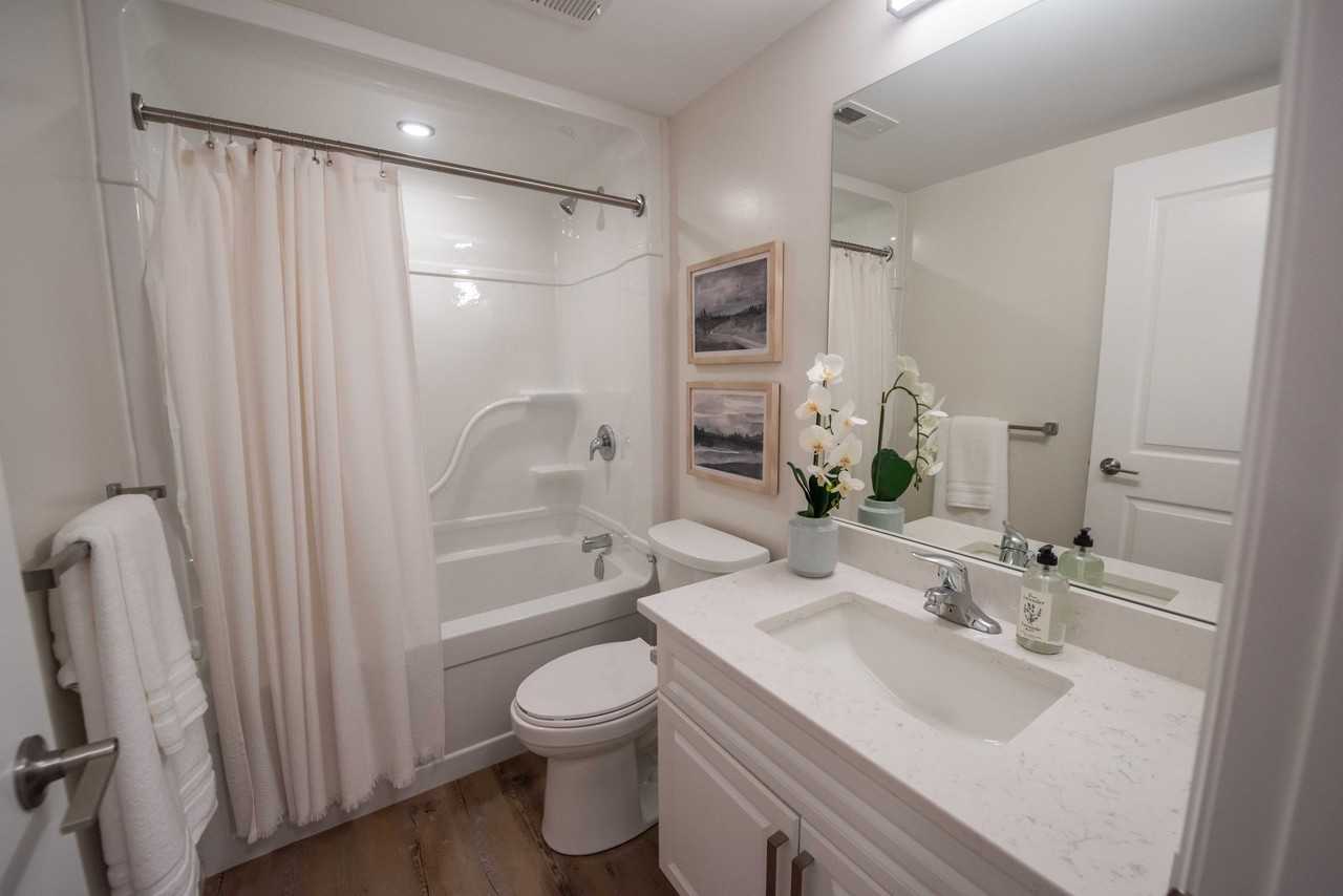 785 Southdale Road West - Photo 5 of 16