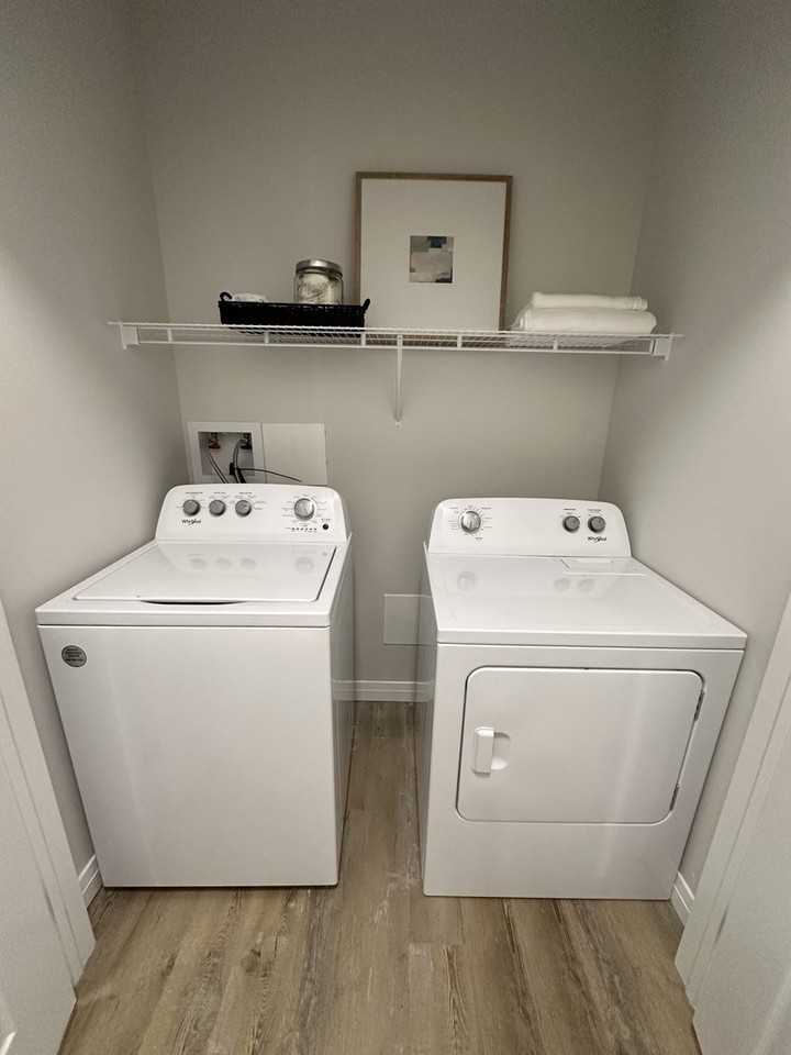 785 Southdale Road West - Photo 7 of 16