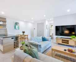 featured image of 990 Mclean St