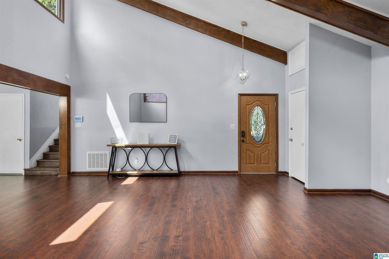 1304 Monterey Dr - Photo 3 of 27