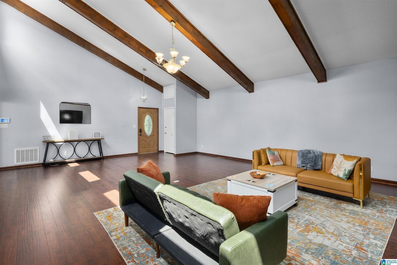 1304 Monterey Dr - Photo 4 of 27