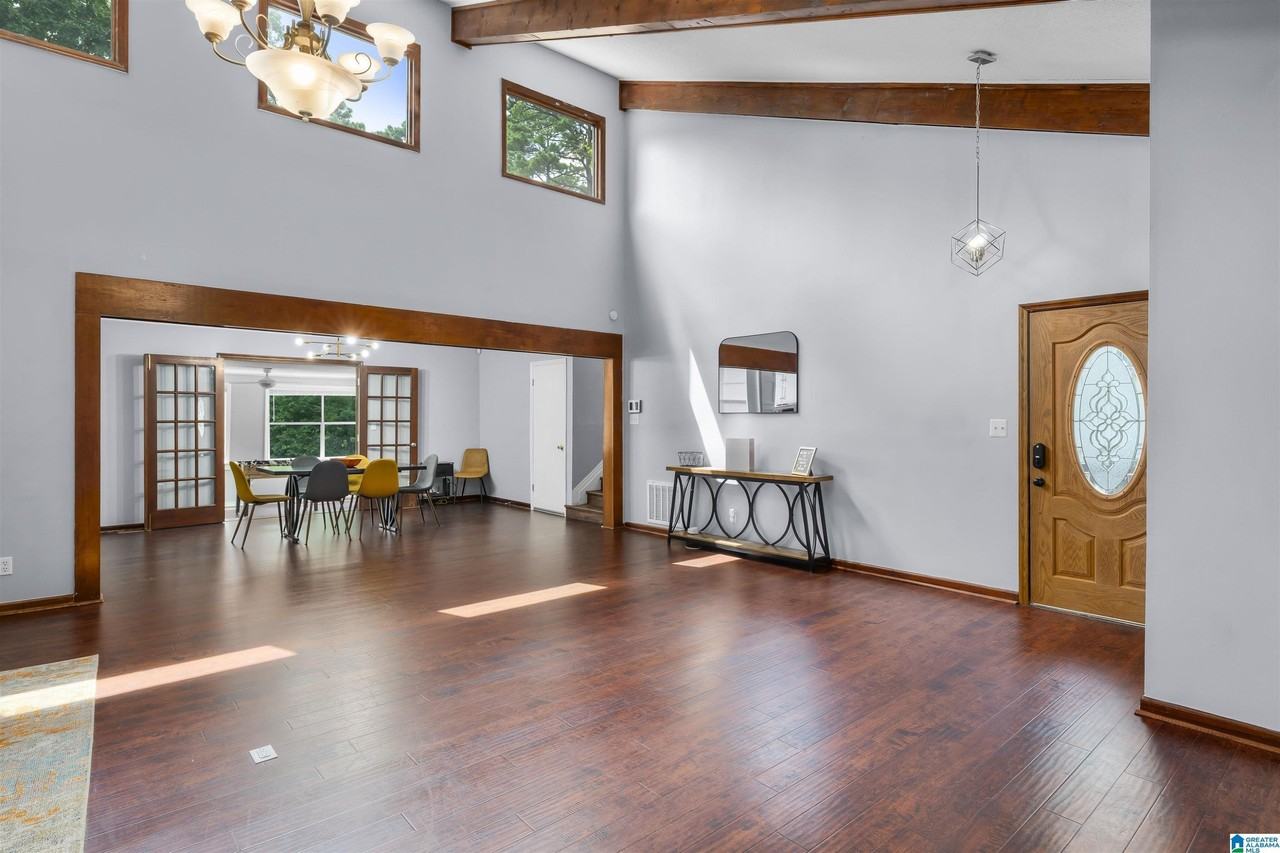 1304 Monterey Dr - Photo 5 of 27