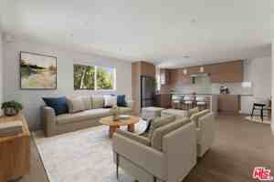 featured image of 15211 Morrison St