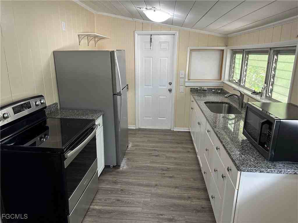 2072 Maple Avenue - Photo 2 of 8