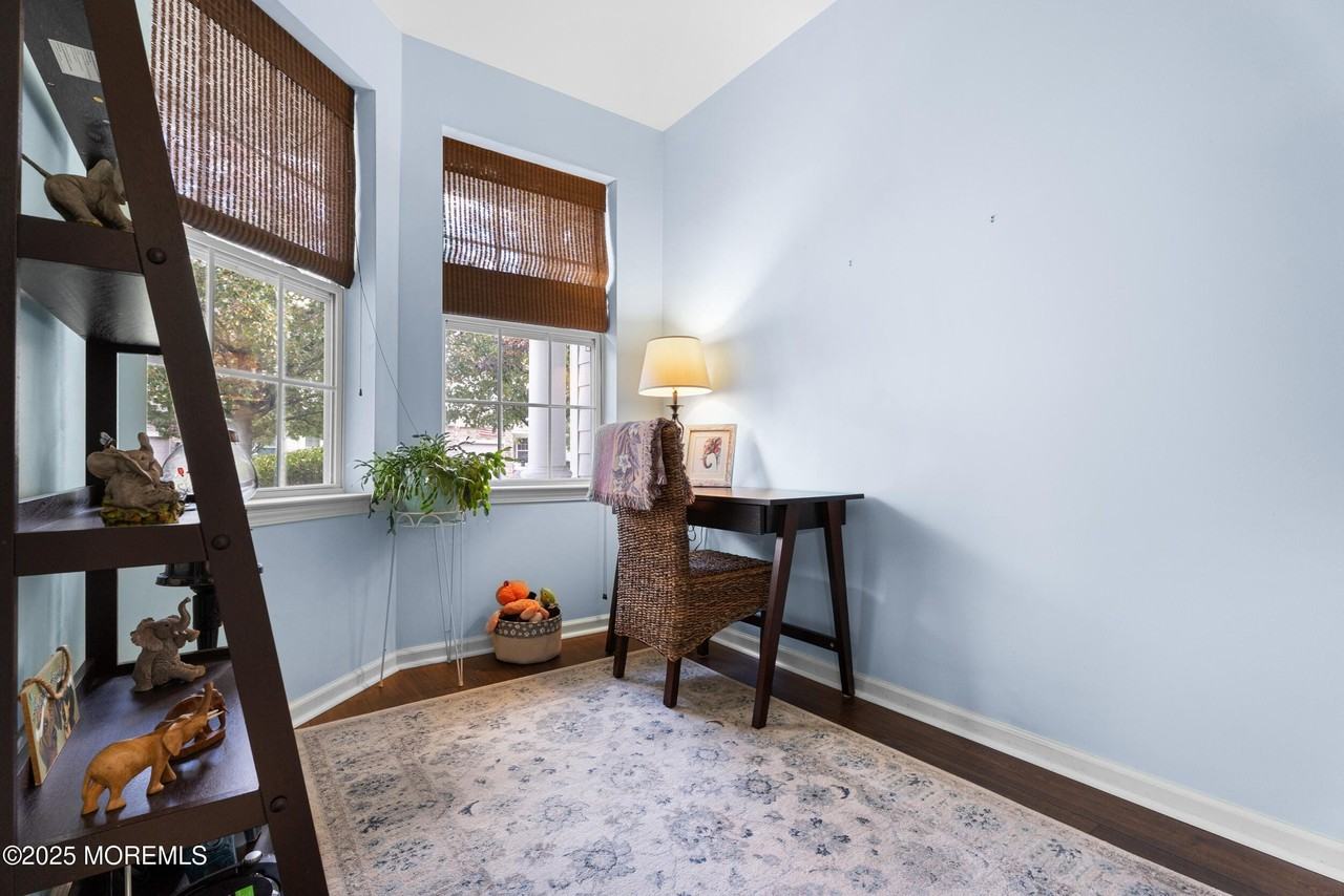 254 Hawthorne Ln - Photo 5 of 38