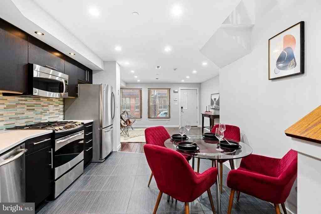 444 Poplar St - Photo 2 of 39