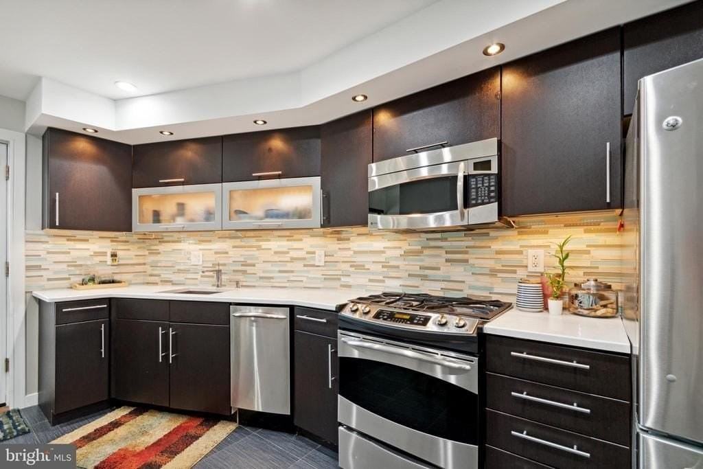 444 Poplar St - Photo 7 of 39