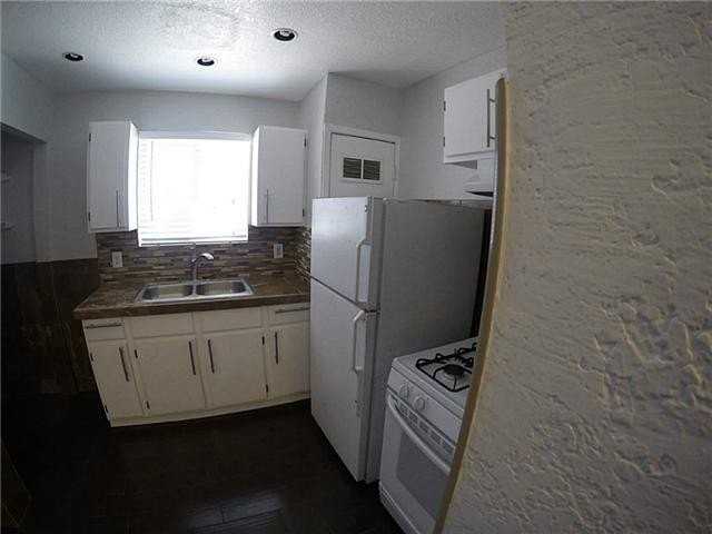 8903 Old County Dr Apt C #C - Photo 6 of 37