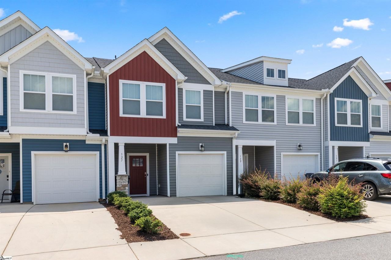 127 Shallons Dr - Photo 3 of 36