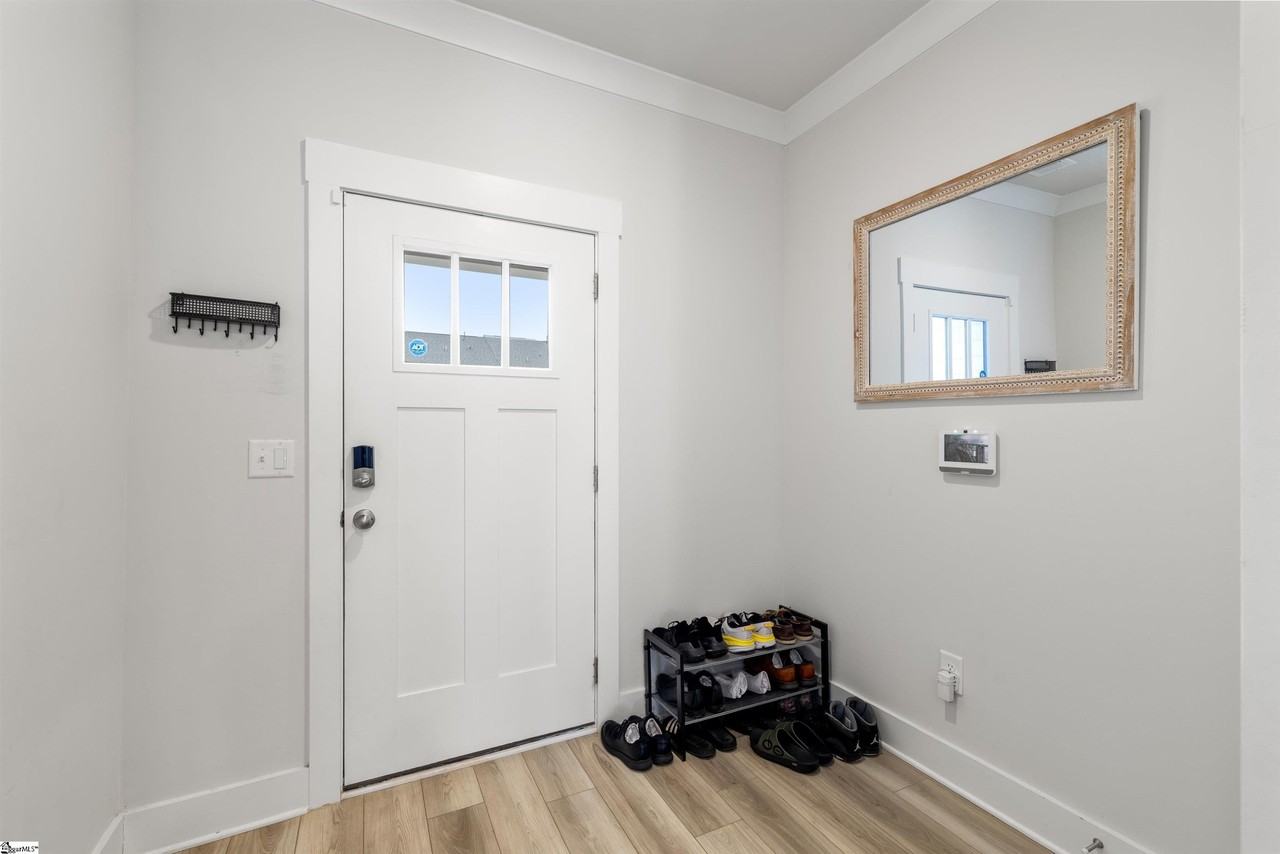 127 Shallons Dr - Photo 5 of 36