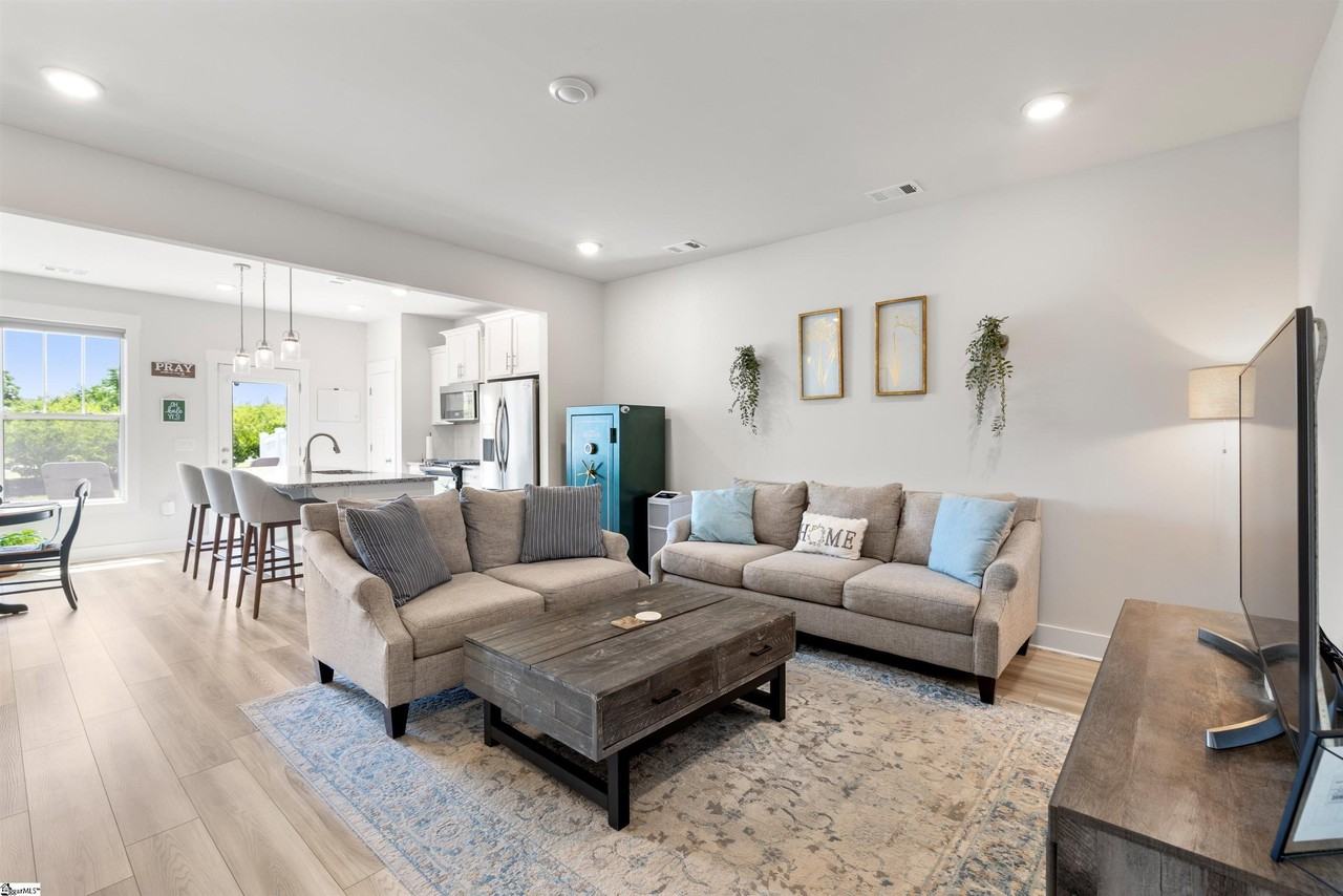 127 Shallons Dr - Photo 6 of 36