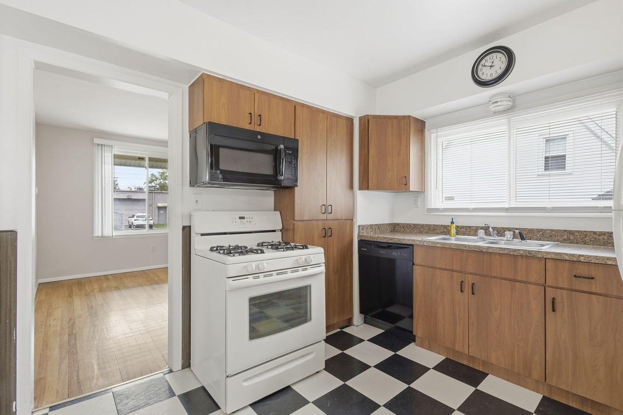 314 West Muir Avenue - Photo 3 of 27