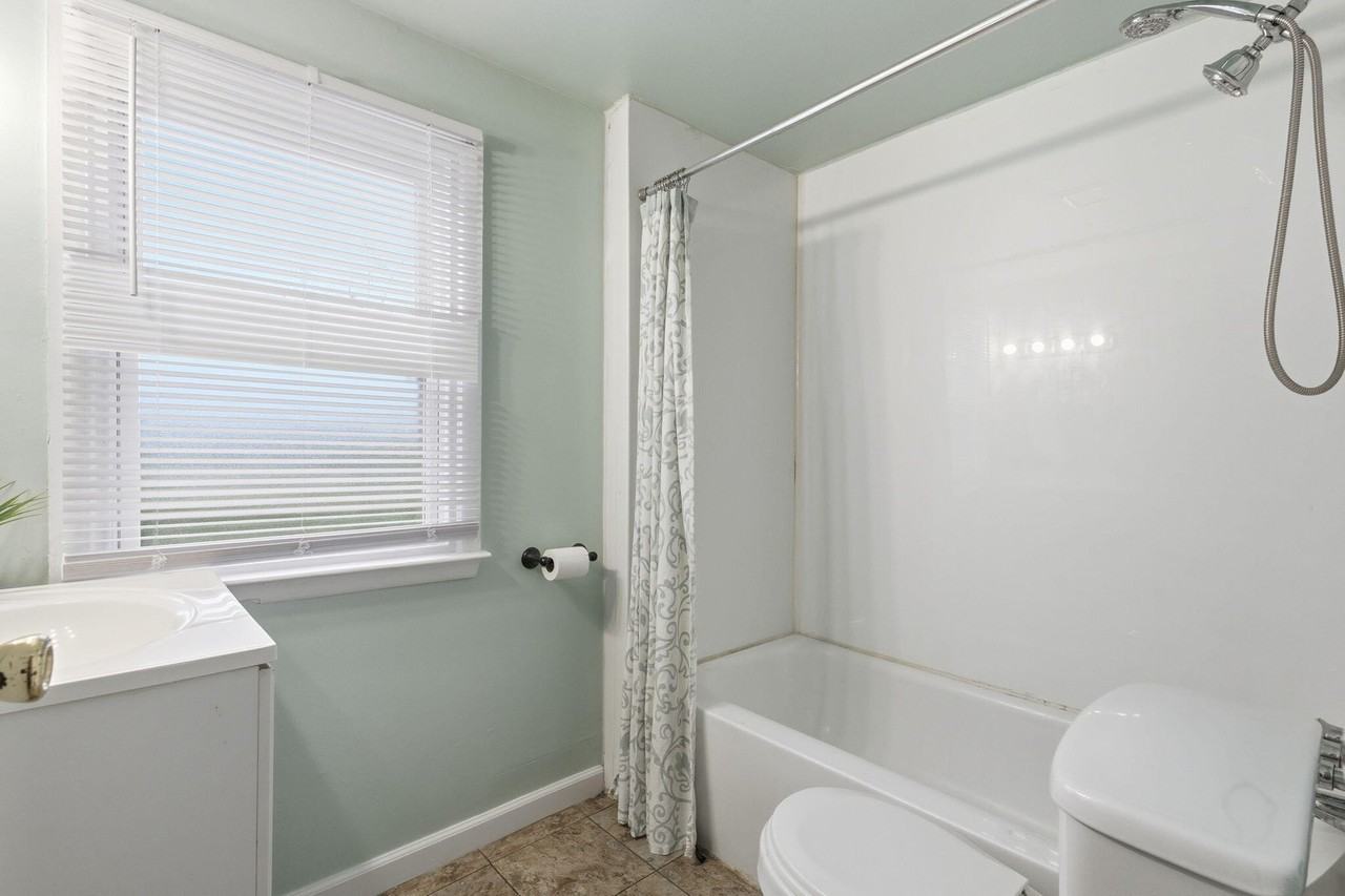 314 West Muir Avenue - Photo 4 of 27