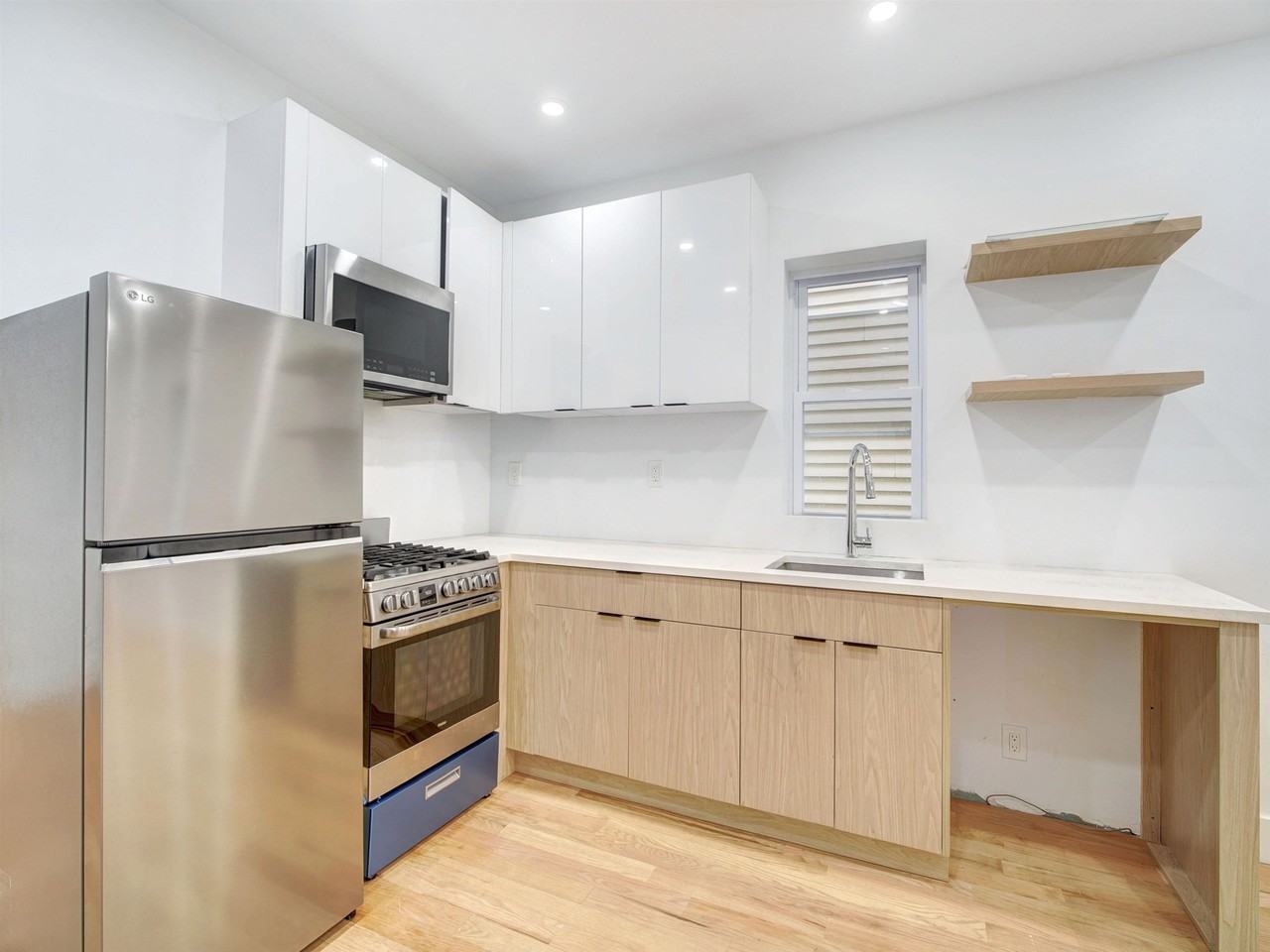 151 Williams Ave - Photo 3 of 14