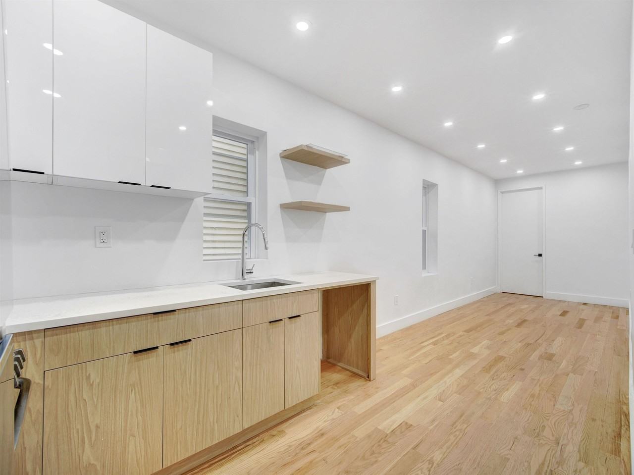 151 Williams Ave - Photo 6 of 14