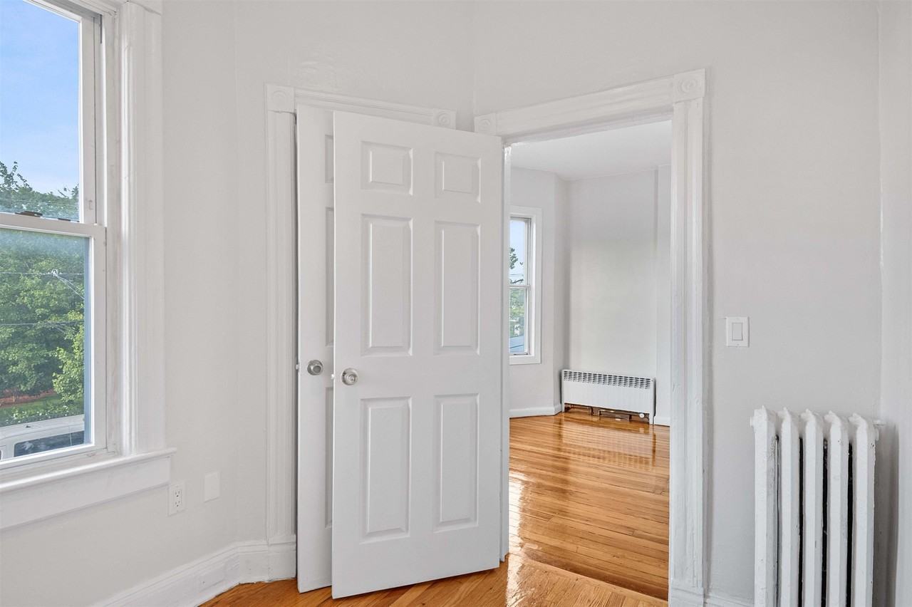 313 23rd Street #2 - Photo 5 of 17