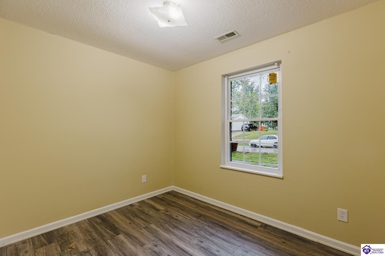 150 Airview Dr - Photo 6 of 10