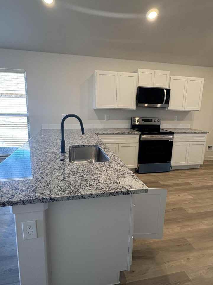 2129 Langford Ave - Photo 4 of 8