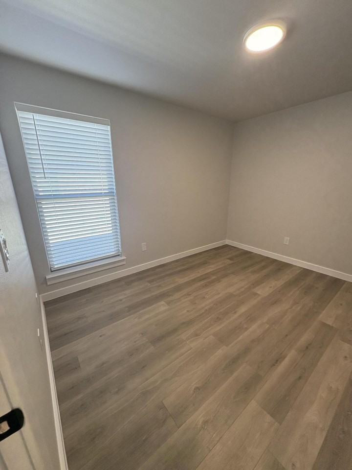 2129 Langford Ave - Photo 6 of 8