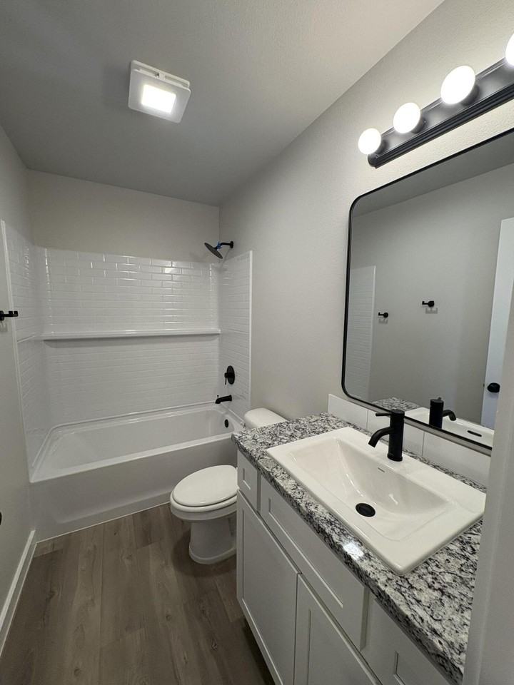 2129 Langford Ave - Photo 7 of 8