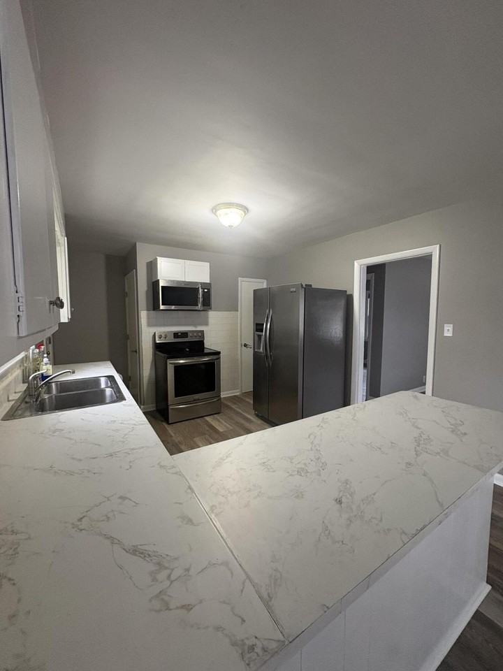 1117 Meridian Dr - Photo 5 of 22