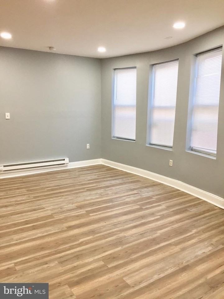 417 N Salford St - Photo 5 of 22